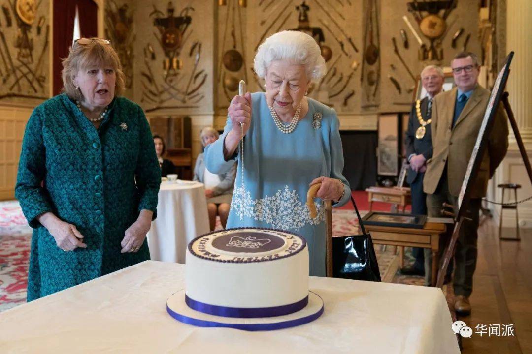 英女王登基70周年，纪念品“神仙打架”！这些好物兼具收藏价值和美貌