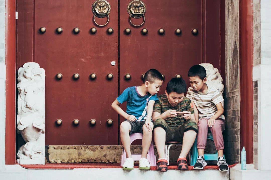 学生禁玩手机，催生孩子间的地下交易