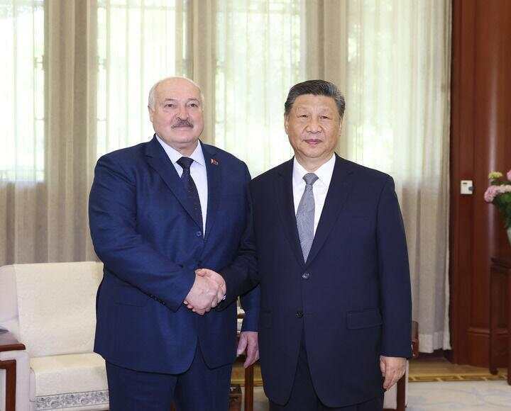习近平会见白俄罗斯总统卢卡申科
