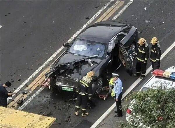 陈震谈劳斯莱斯车祸后续：对方为网约车，已联系到伤者家属，会全力支付应该负担的赔偿