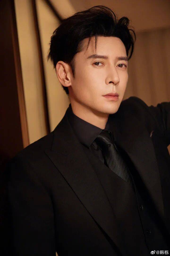 45岁男演员直播哭诉无戏可拍，每月房贷都还不上，曾出演《步步惊心》走红